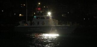 Ακυβέρνητο ιστιοφόρο με δύο επιβαίνοντες λόγω μηχανικής βλάβης
