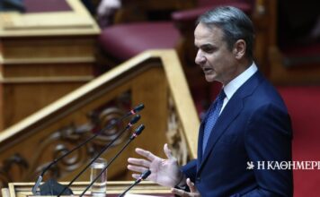 Μητσοτάκης κατά ΠΑΣΟΚ: Υποταχθήκατε στο τυφλό «όχι» ή στο αμήχανο «ναι μεν αλλά»