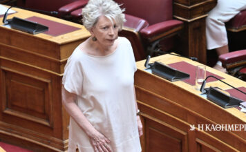 Βουλή: Ενταση στην ψηφοφορία για Ακρίτα – Δεν εξελέγη στη θέση της αντιπροέδρου