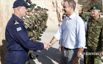 Σε Ρω και Στρογγυλή ο πρωθυπουργός – Επισκέφθηκε φυλάκια και κατέθεσε στεφάνι