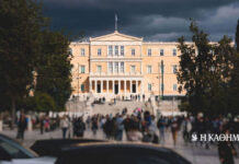 Δημοσκόπηση: Οριακά ενισχυμένη η Ν.Δ., δεύτερη η ΕΛΑΣ