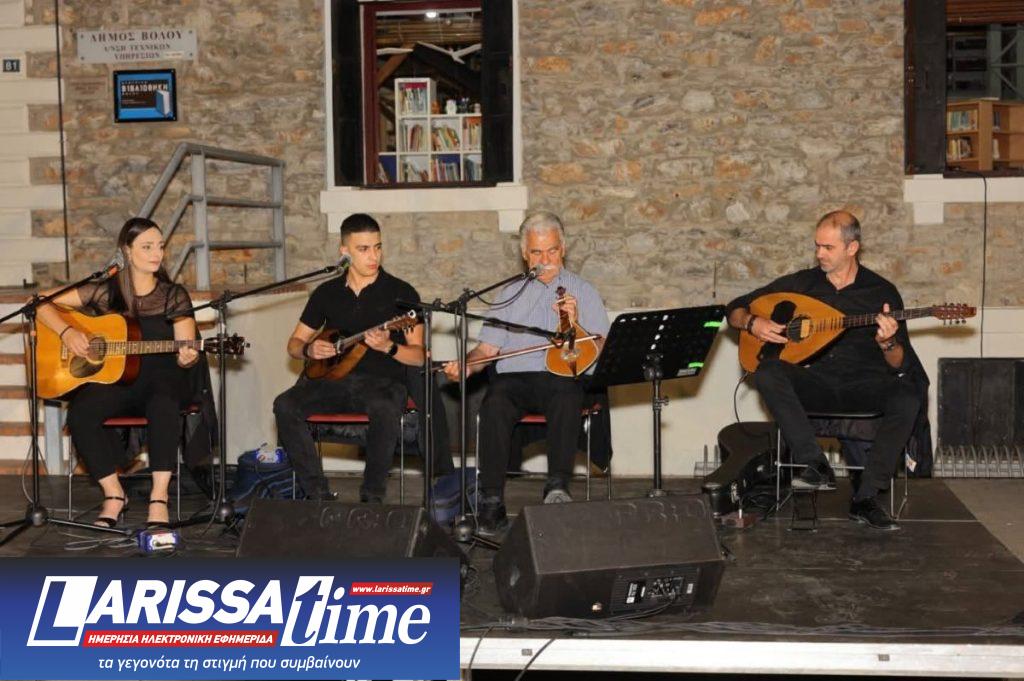 Μια ζωή «στο μετερίζι τσ’ ανθρωπιάς»: Οι εξομολογήσεις του μουσικού Βασίλης Σκουλά και η ματιά του Κώστα Μπαλαχούτη